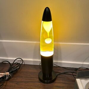 VTG black with yellow lava lamp rare rocket shape smaller perfect for desk !‎